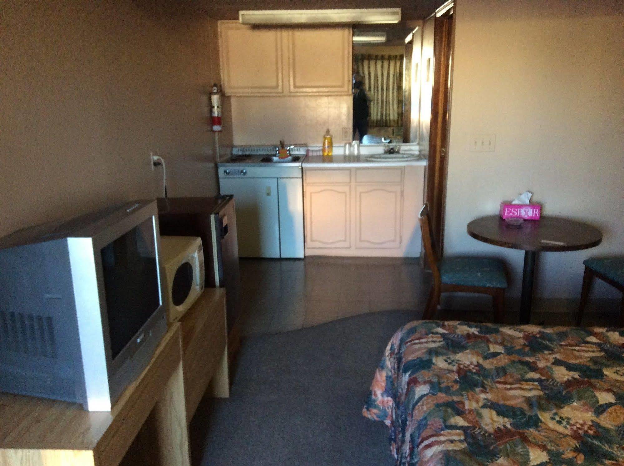 Parkwood Motor Inn Sundre Экстерьер фото