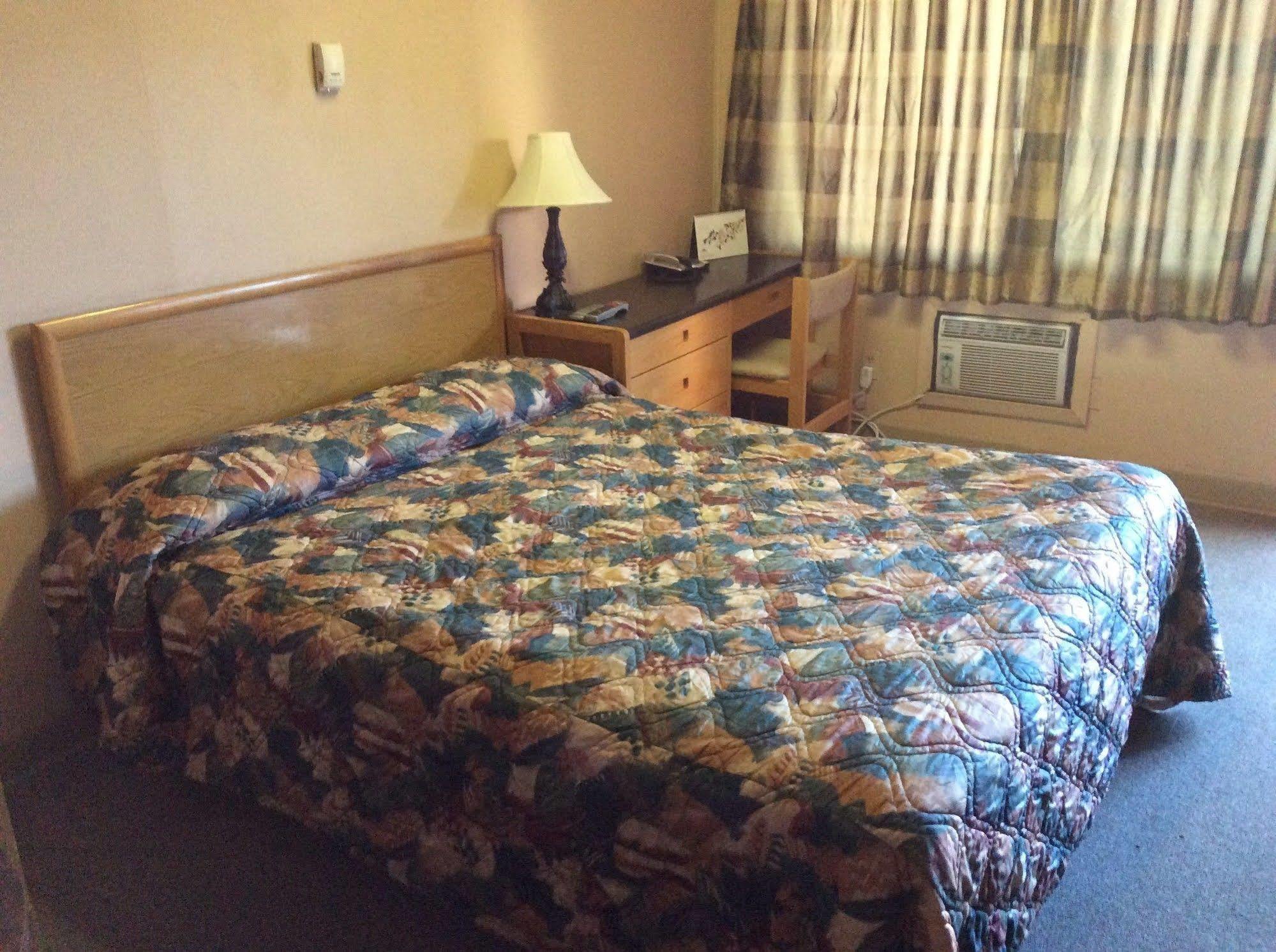 Parkwood Motor Inn Sundre Экстерьер фото