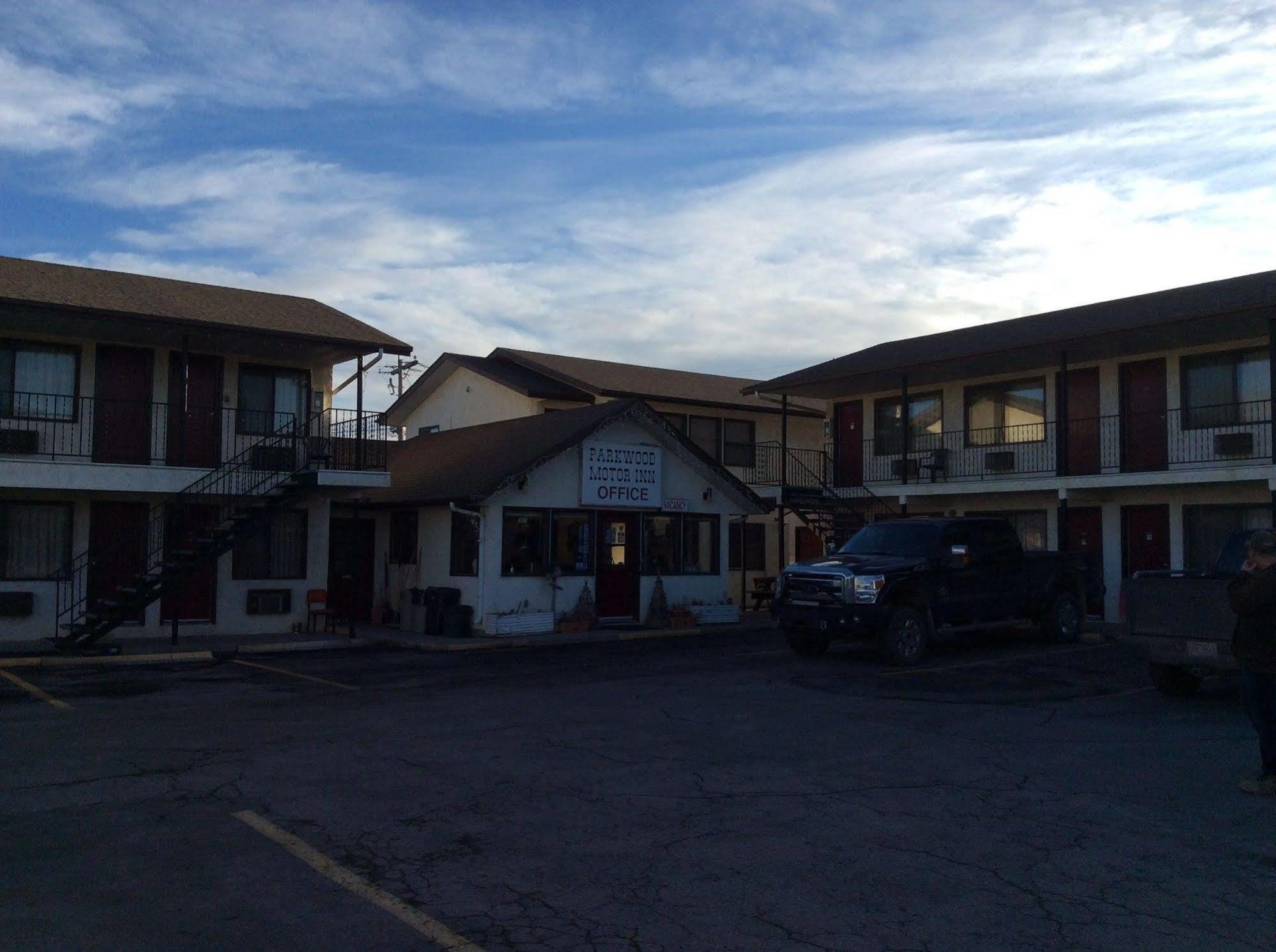 Parkwood Motor Inn Sundre Экстерьер фото